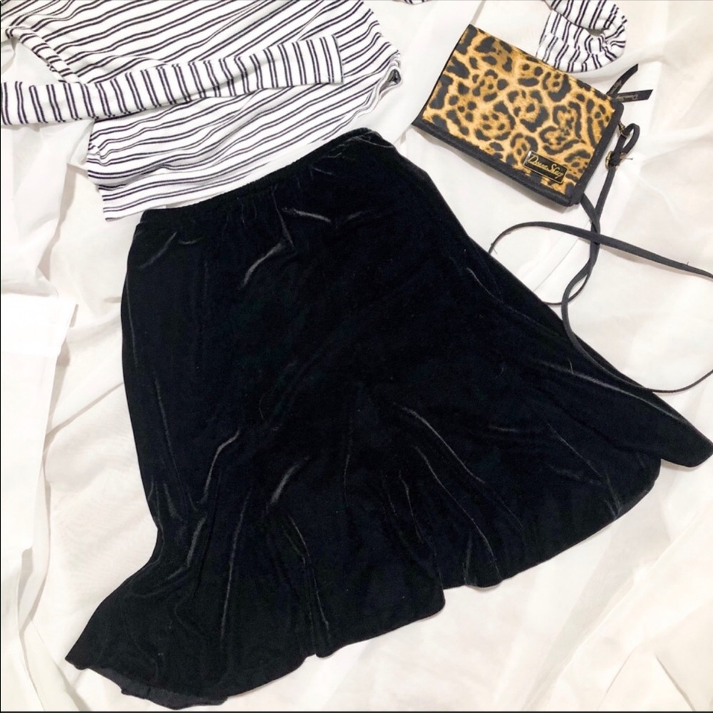 VINTAGE black velvet skirt size large